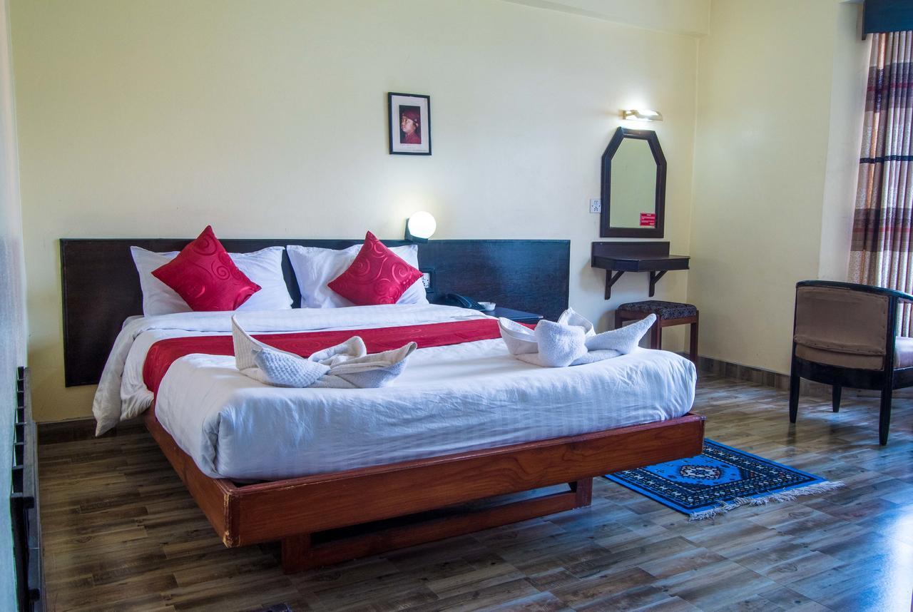 Hotel Meera Pokhara Extérieur photo