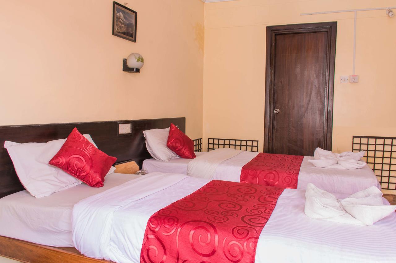 Hotel Meera Pokhara Extérieur photo