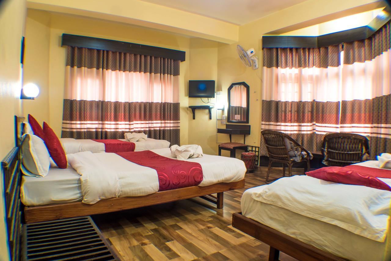 Hotel Meera Pokhara Extérieur photo